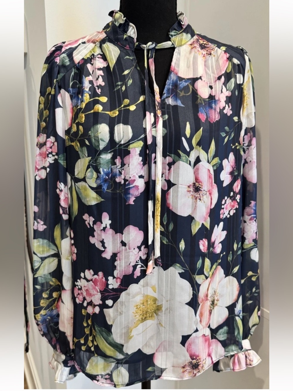 NWT, Joie chiffon Floral Tie-Neck Lightweight Women’s blouse - Navy Pink Green